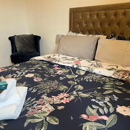 Отель Grand Bleu - London - Next To Piccadilly Line Tube Station & Brand New Facilities Экстерьер фото
