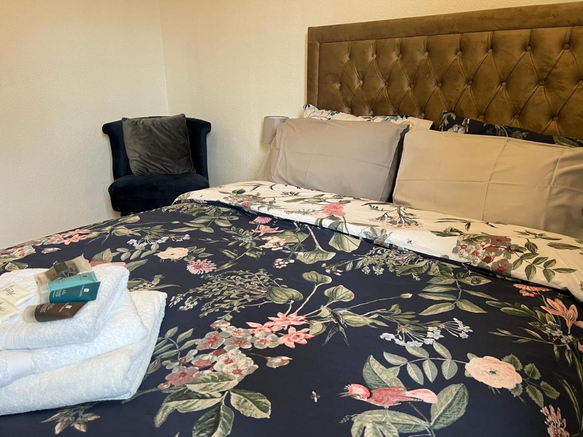 Отель Grand Bleu - London - Next To Piccadilly Line Tube Station & Brand New Facilities Экстерьер фото
