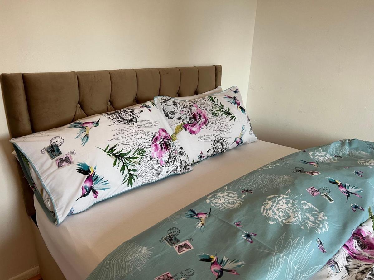 Отель Grand Bleu - London - Next To Piccadilly Line Tube Station & Brand New Facilities Экстерьер фото