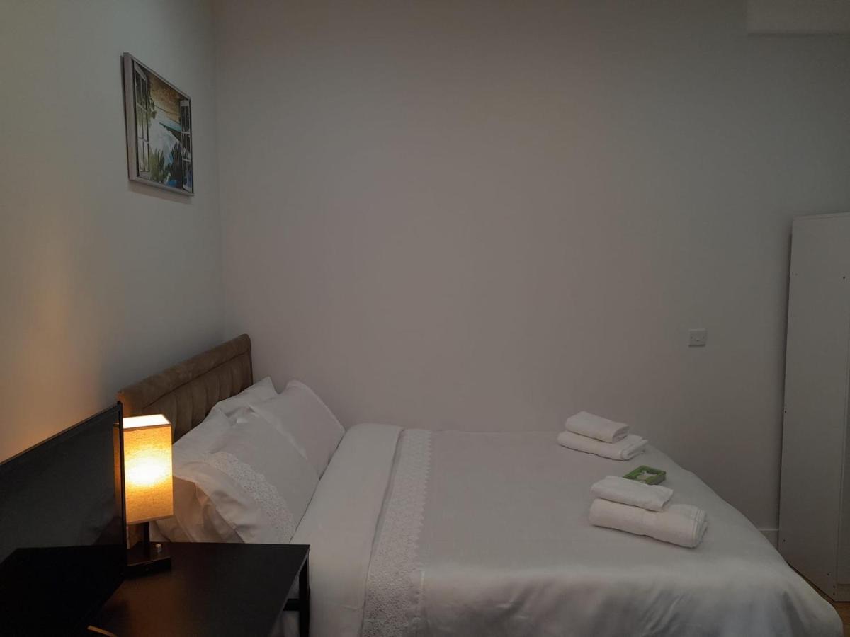 Отель Grand Bleu - London - Next To Piccadilly Line Tube Station & Brand New Facilities Экстерьер фото