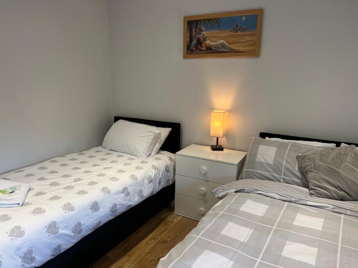 Отель Grand Bleu - London - Next To Piccadilly Line Tube Station & Brand New Facilities Экстерьер фото